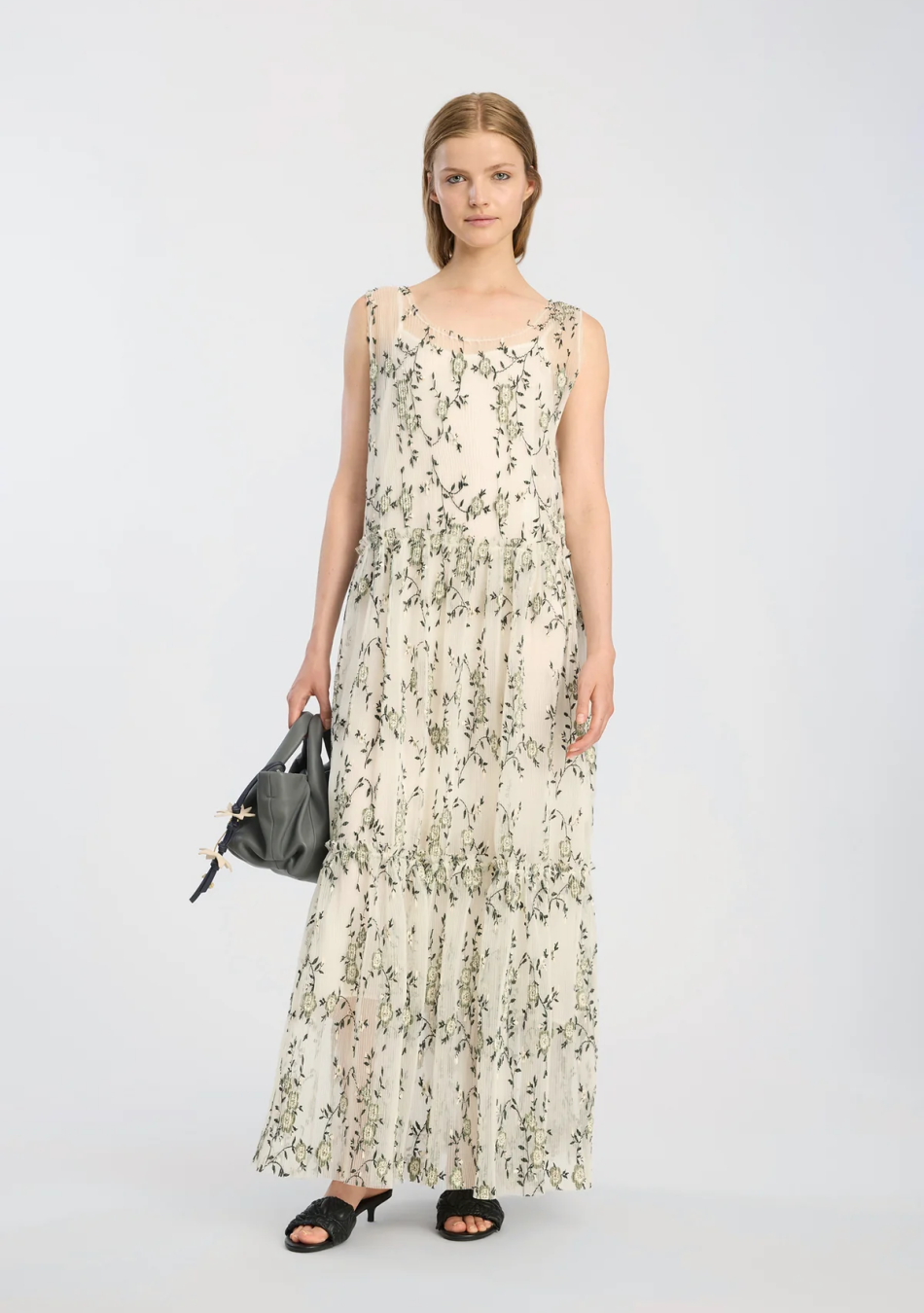 MUNTHE es una marca danesa que combina arte, artesanía y diseño contemporáneo con gran atención al detalle.