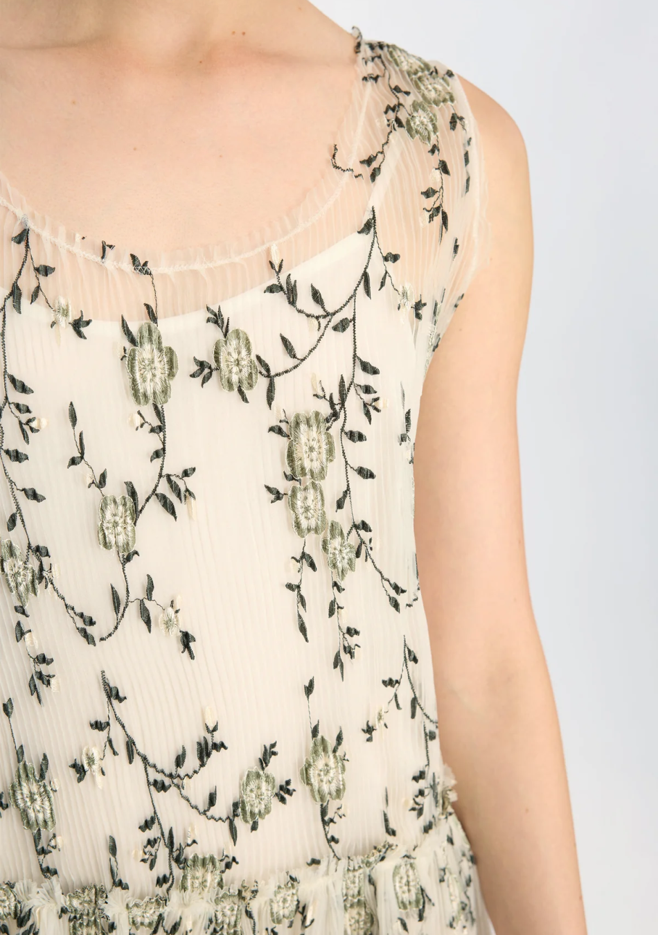 MUNTHE es una marca danesa que combina arte, artesanía y diseño contemporáneo con gran atención al detalle.