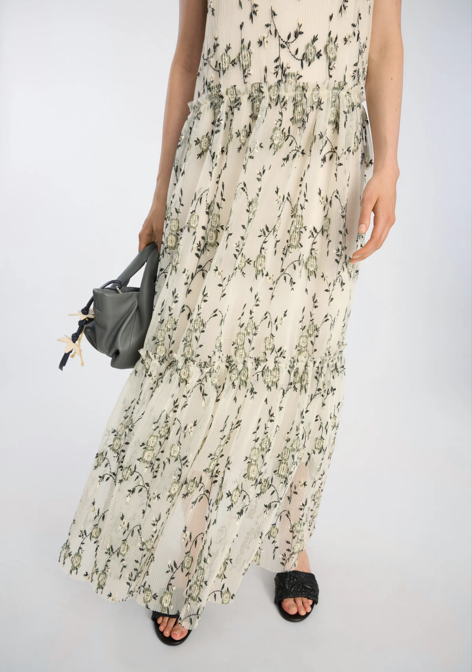 MUNTHE es una marca danesa que combina arte, artesanía y diseño contemporáneo con gran atención al detalle.