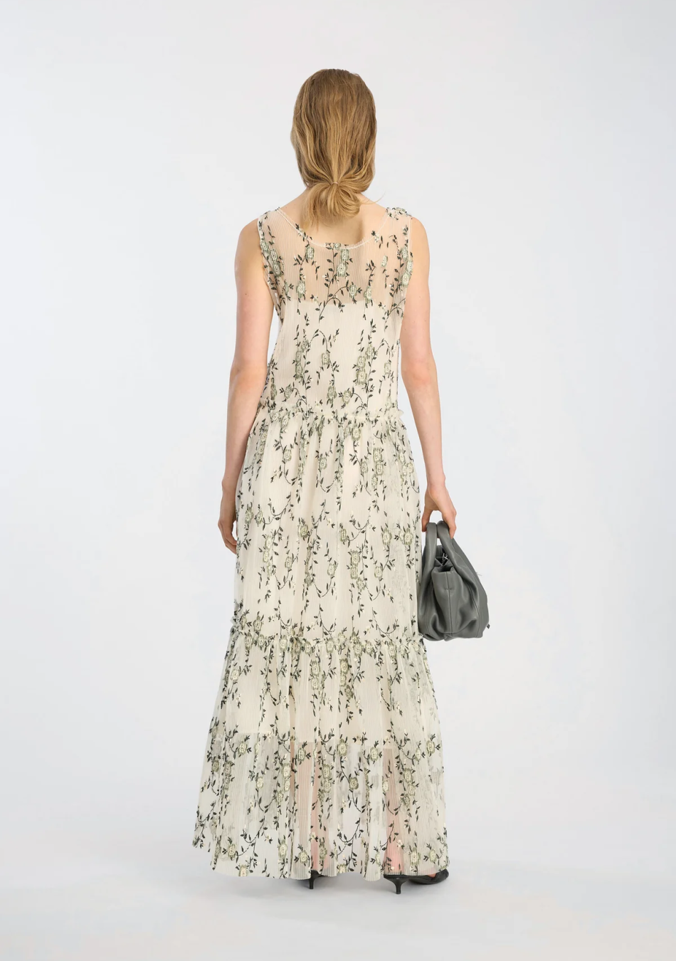 MUNTHE es una marca danesa que combina arte, artesanía y diseño contemporáneo con gran atención al detalle.