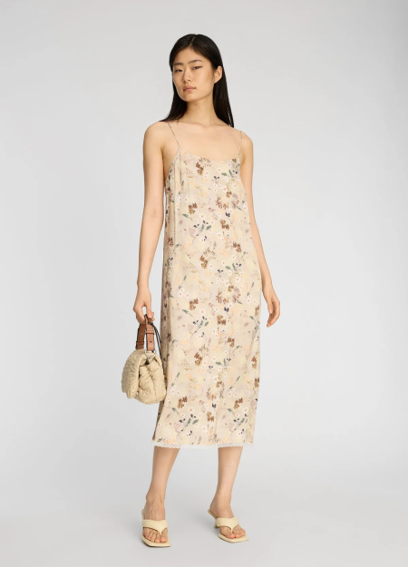 MUNTHE es una marca danesa que combina arte, artesanía y diseño contemporáneo con gran atención al detalle.