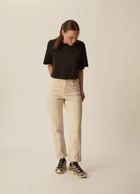 DES PETITS HAUTS marca que refleja la esencia del estilo parisino: femenino, delicado y atemporal.  Destaca por su diseño cuidad