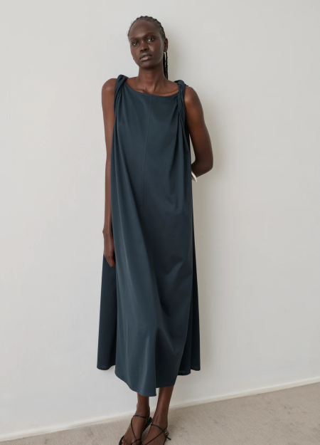 SOEUR marca francesa de ropa para una mujer con un estilo femenino y conceptual