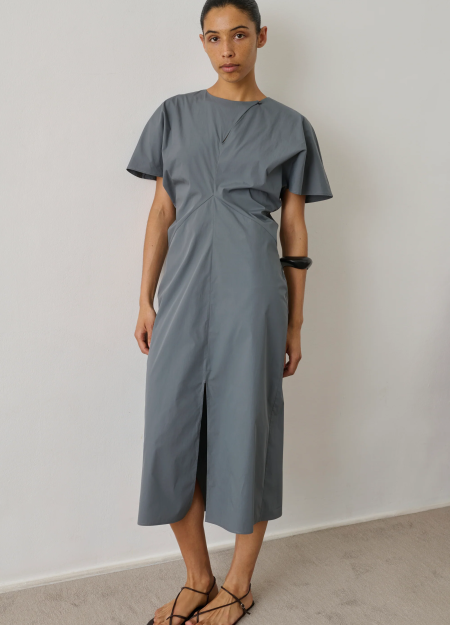 SOEUR marca francesa de ropa para una mujer con un estilo femenino y conceptual 2