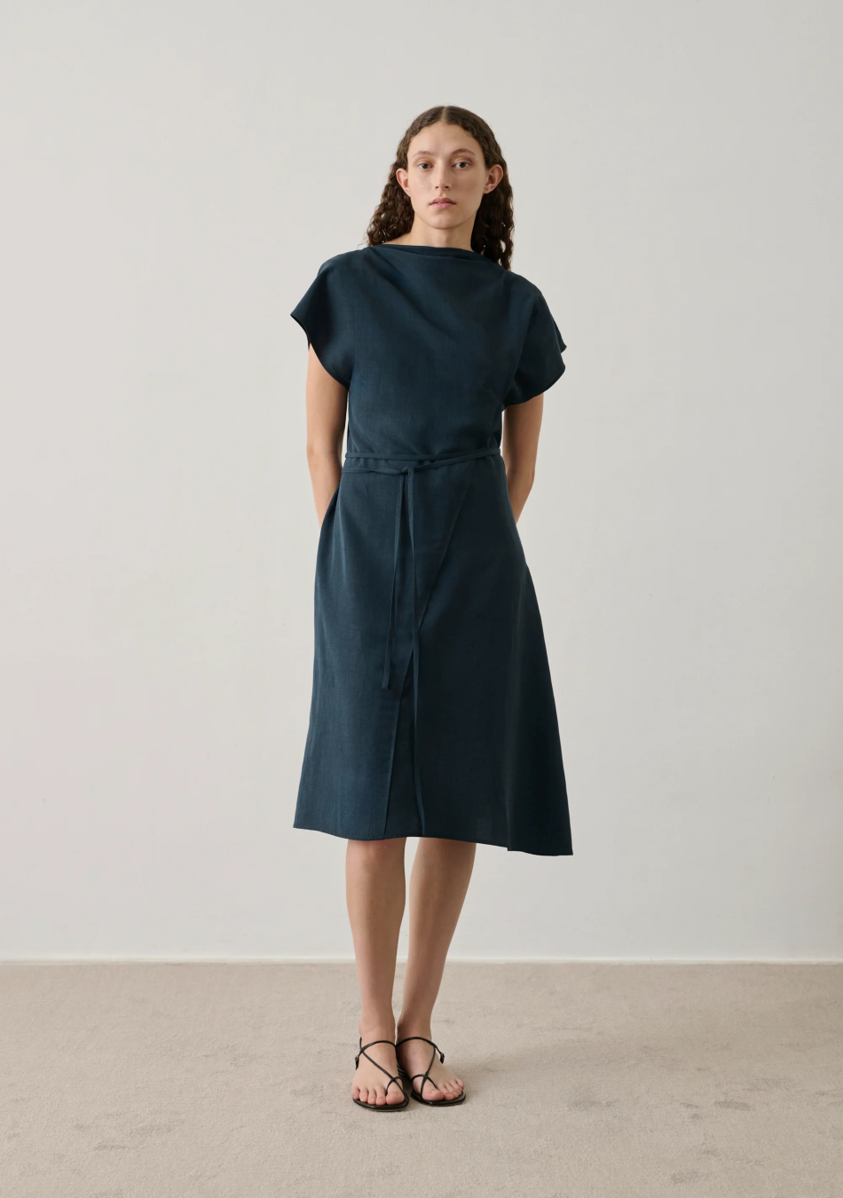 SOEUR marca francesa de ropa para una mujer con un estilo femenino y conceptual