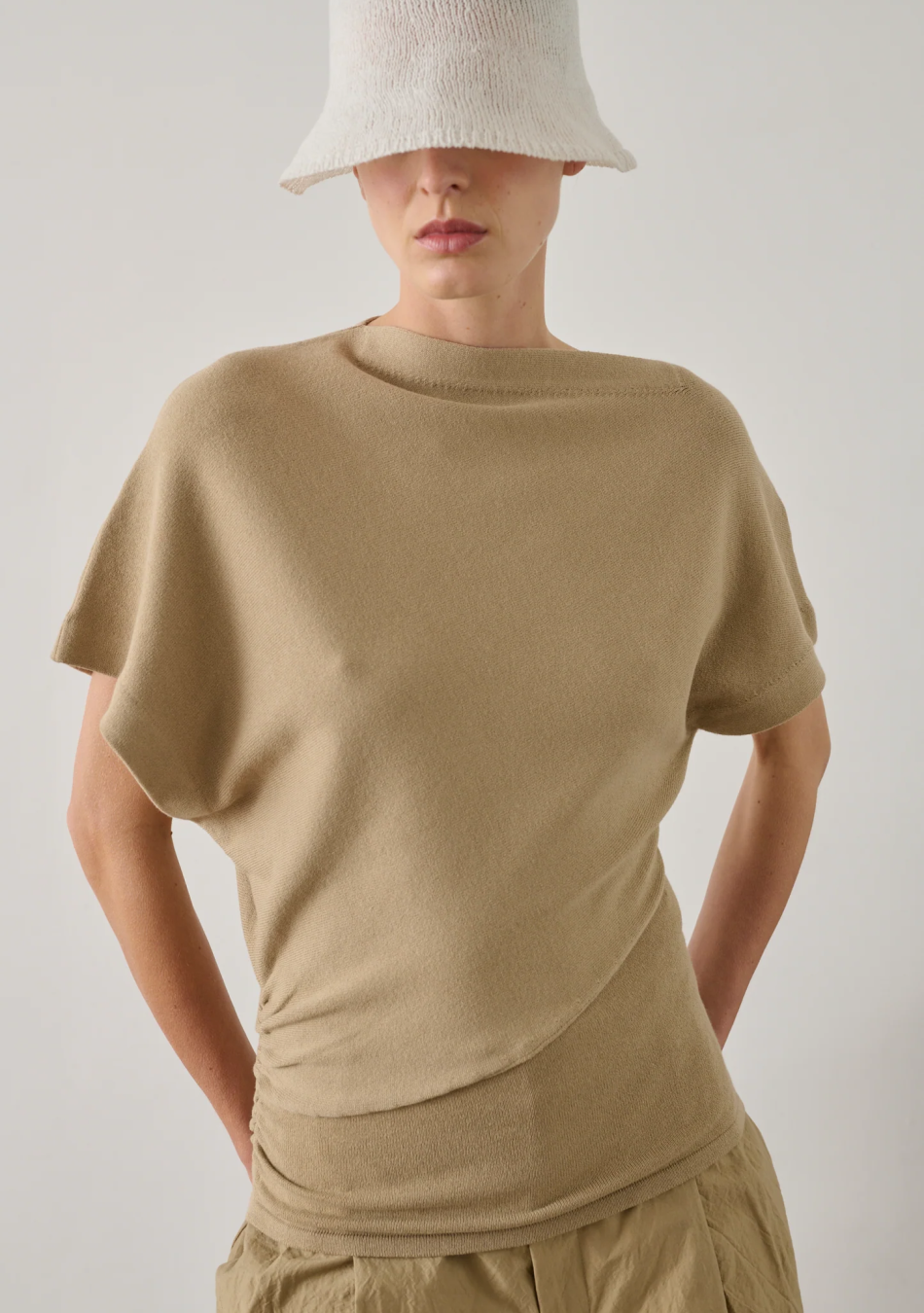 SOEUR marca francesa de ropa para una mujer con un estilo femenino y conceptual