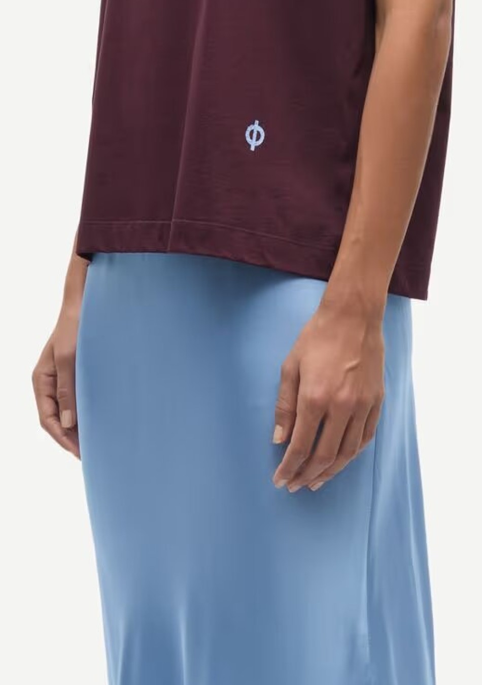 SAMSOE SAMSOE marca de ropa minimalista y contemporánea. Prendas sostenibles, versátiles y de alta calidad.