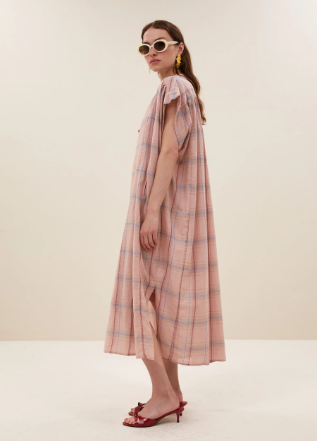 By Bar marca de estilo nórdico para una mujer dinámica y muy femenina 2