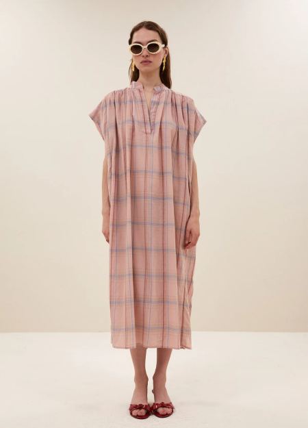 By Bar marca de estilo nórdico para una mujer dinámica y muy femenina