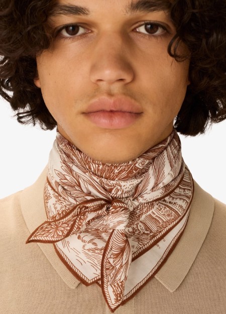 INOUI es una marca que representa sofisticación, minimalismo y carácter. Cada creación está diseñada para personas que valoran l