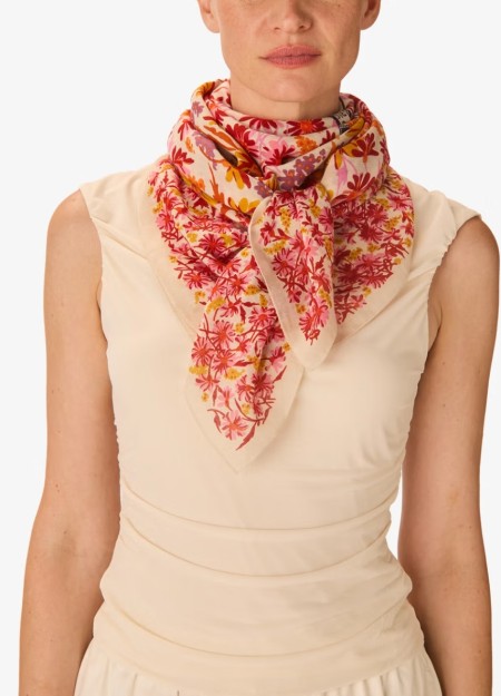 INOUI es una marca que representa sofisticación, minimalismo y carácter. Cada creación está diseñada para personas que valoran l