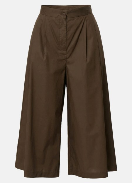 HUMILITY marca francesa de ropa de mujer con un estilo atemporal y casual.