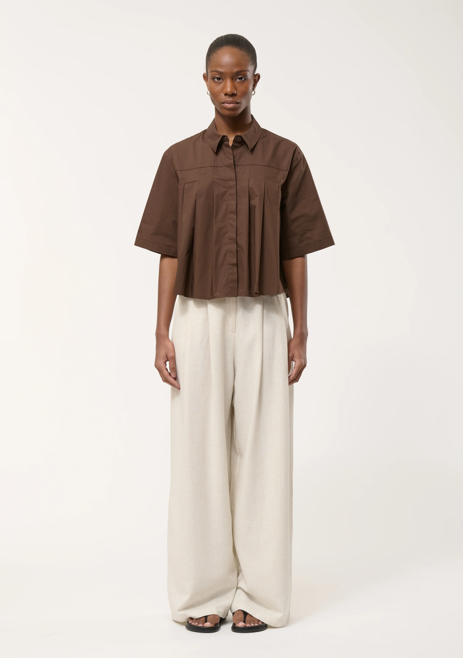 HUMILITY marca francesa de ropa de mujer con un estilo atemporal y casual.