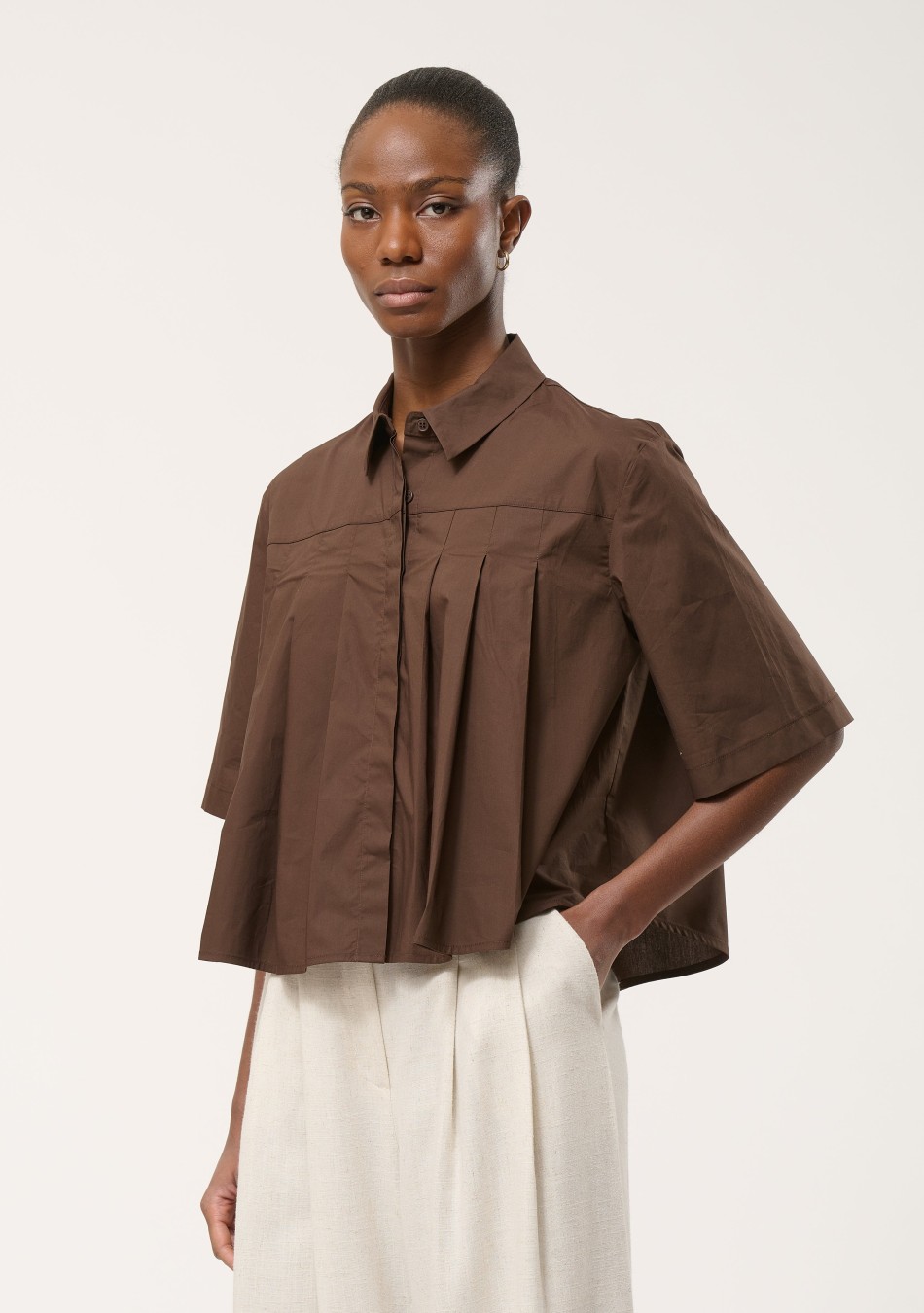 HUMILITY marca francesa de ropa de mujer con un estilo atemporal y casual.