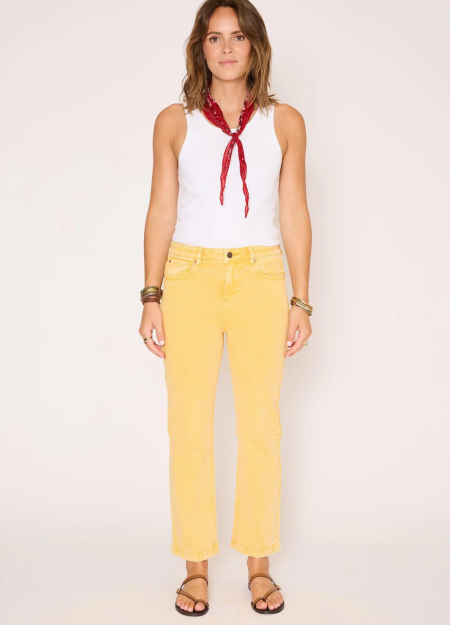 MKT es una marca que combina estilo urbano, comodidad y tendencia. Diseños versátiles para cualquier ocasión. Calidad, actitud y