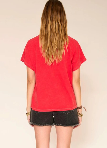 MKT es una marca que combina estilo urbano, comodidad y tendencia. Diseños versátiles para cualquier ocasión. Calidad, actitud y 2