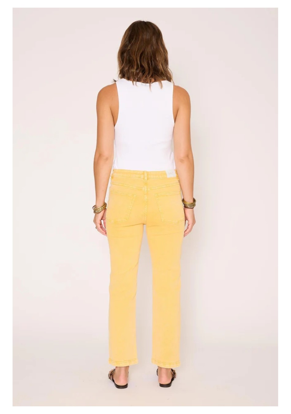 MKT es una marca que combina estilo urbano, comodidad y tendencia. Diseños versátiles para cualquier ocasión. Calidad, actitud y