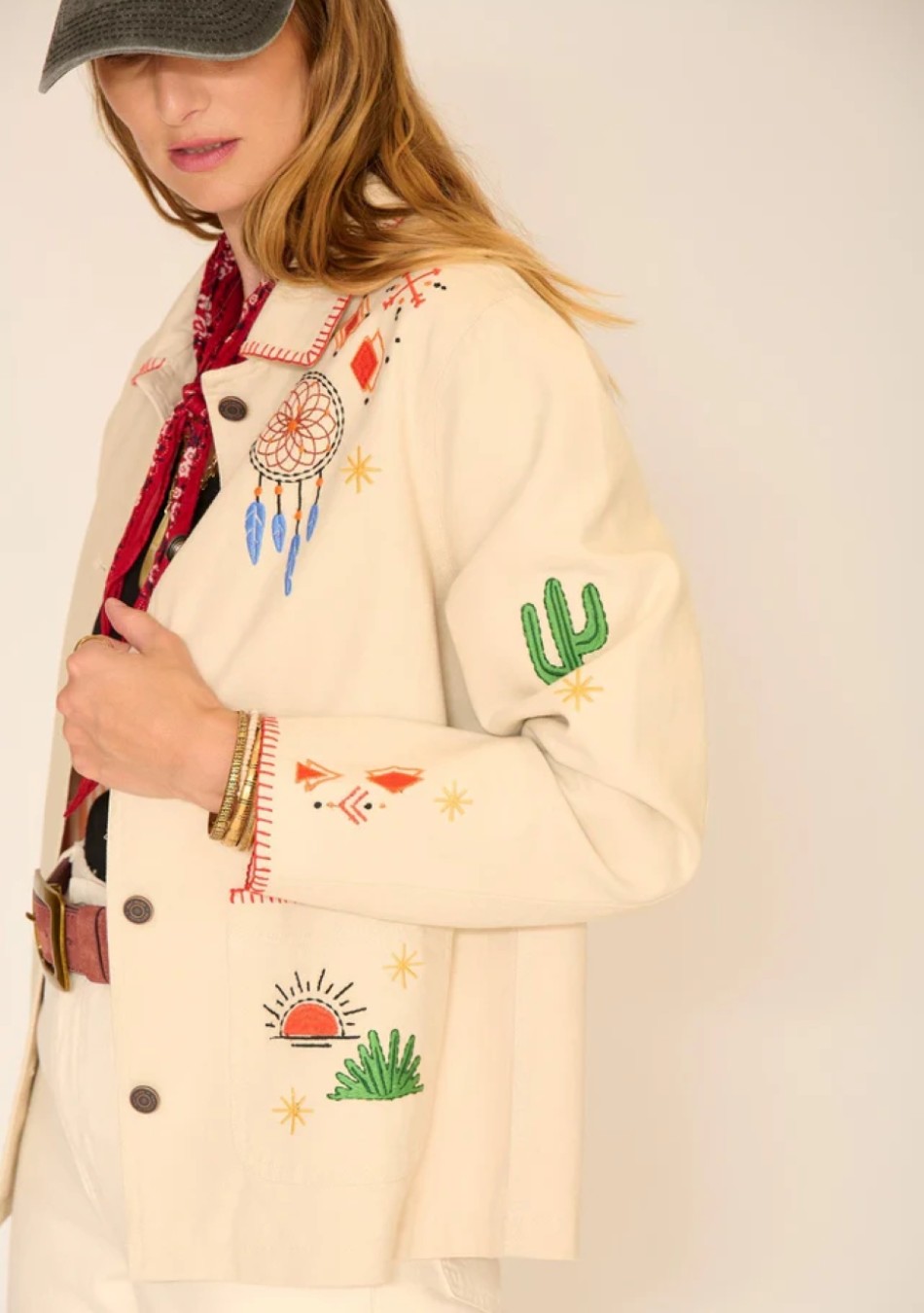 MKT es una marca que combina estilo urbano, comodidad y tendencia. Diseños versátiles para cualquier ocasión. Calidad, actitud y