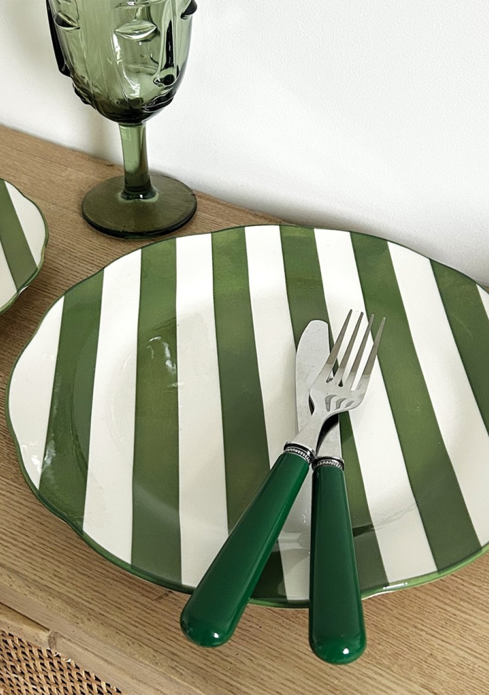 OPJEPT PARIS combina la sofisticación del diseño francés con la máxima calidad en cada producto. Desde accesorios hasta artículo