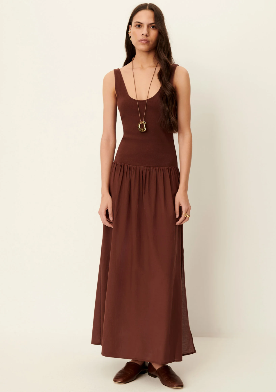 SESSÚN marca francesa de ropa de mujer con un estilo casual, femenino y minimal