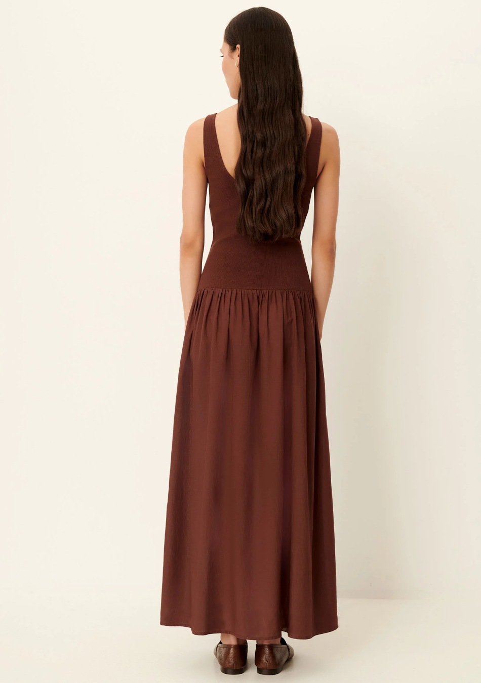 SESSÚN marca francesa de ropa de mujer con un estilo casual, femenino y minimal