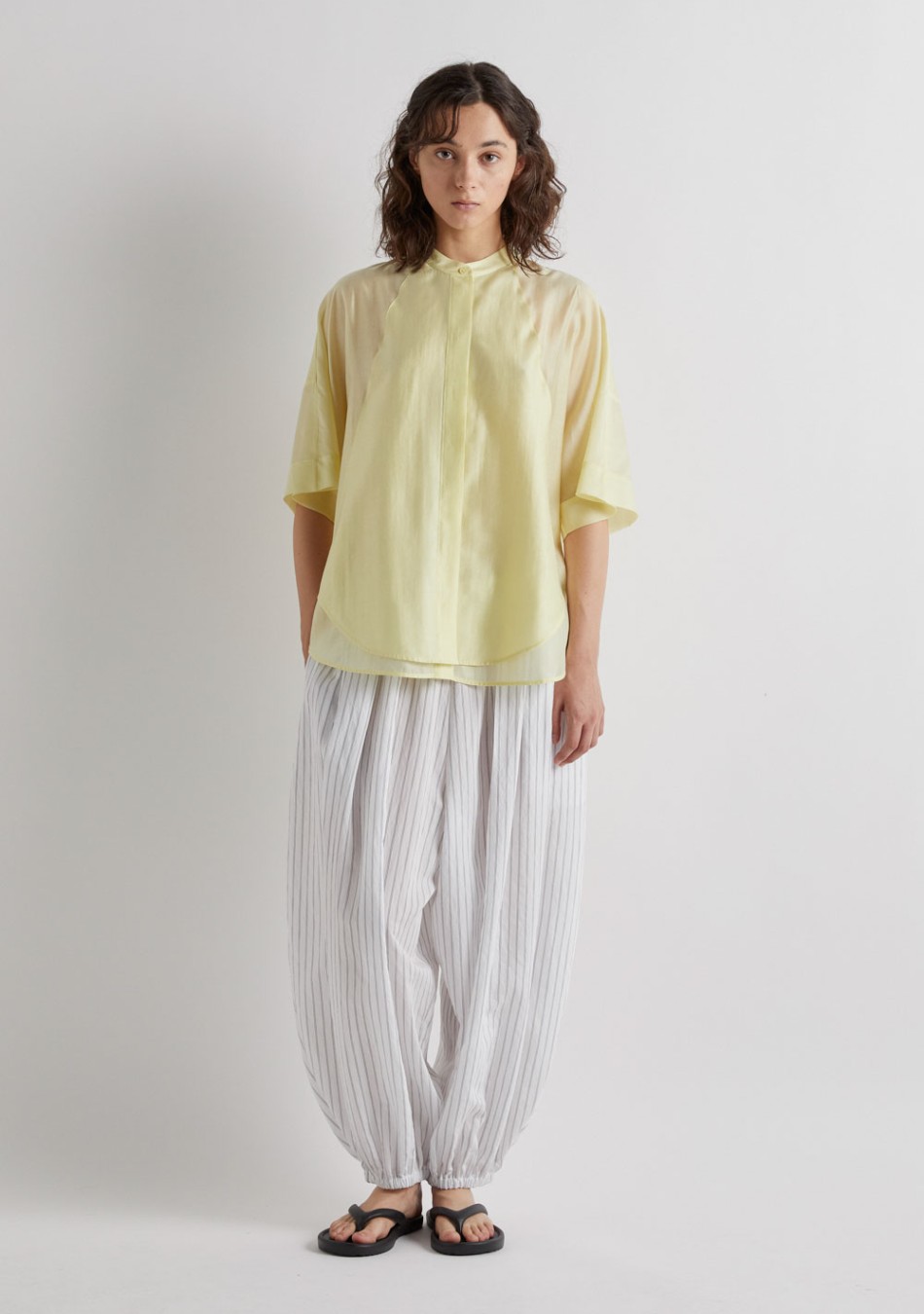 MMEIMEIJ marca de prendas elegantes, femeninas y fabricadas con tejidos de alta calidad que combinan diseño italiano, comodidad 