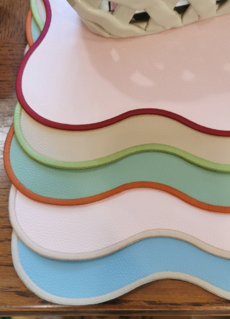 OPJEPT PARIS combina la sofisticación del diseño francés con la máxima calidad en cada producto. Desde accesorios hasta artículo