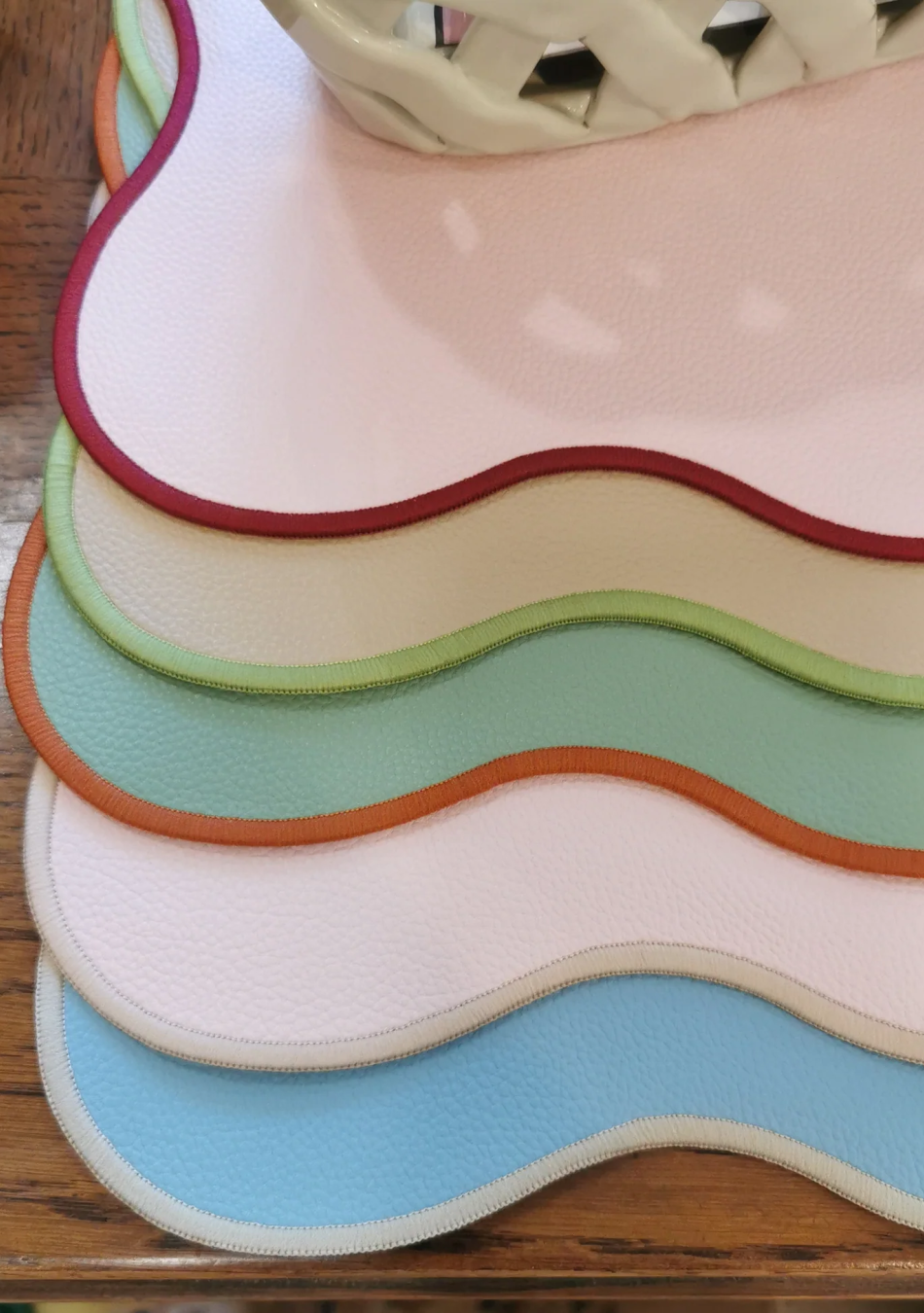 OPJEPT PARIS combina la sofisticación del diseño francés con la máxima calidad en cada producto. Desde accesorios hasta artículo