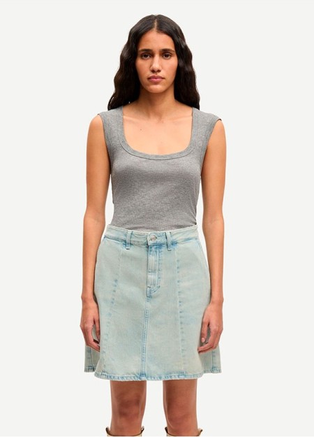 SAMSOE&SAMSOE marca nórdica de ropa de mujer con un estilo vanguardista y casual