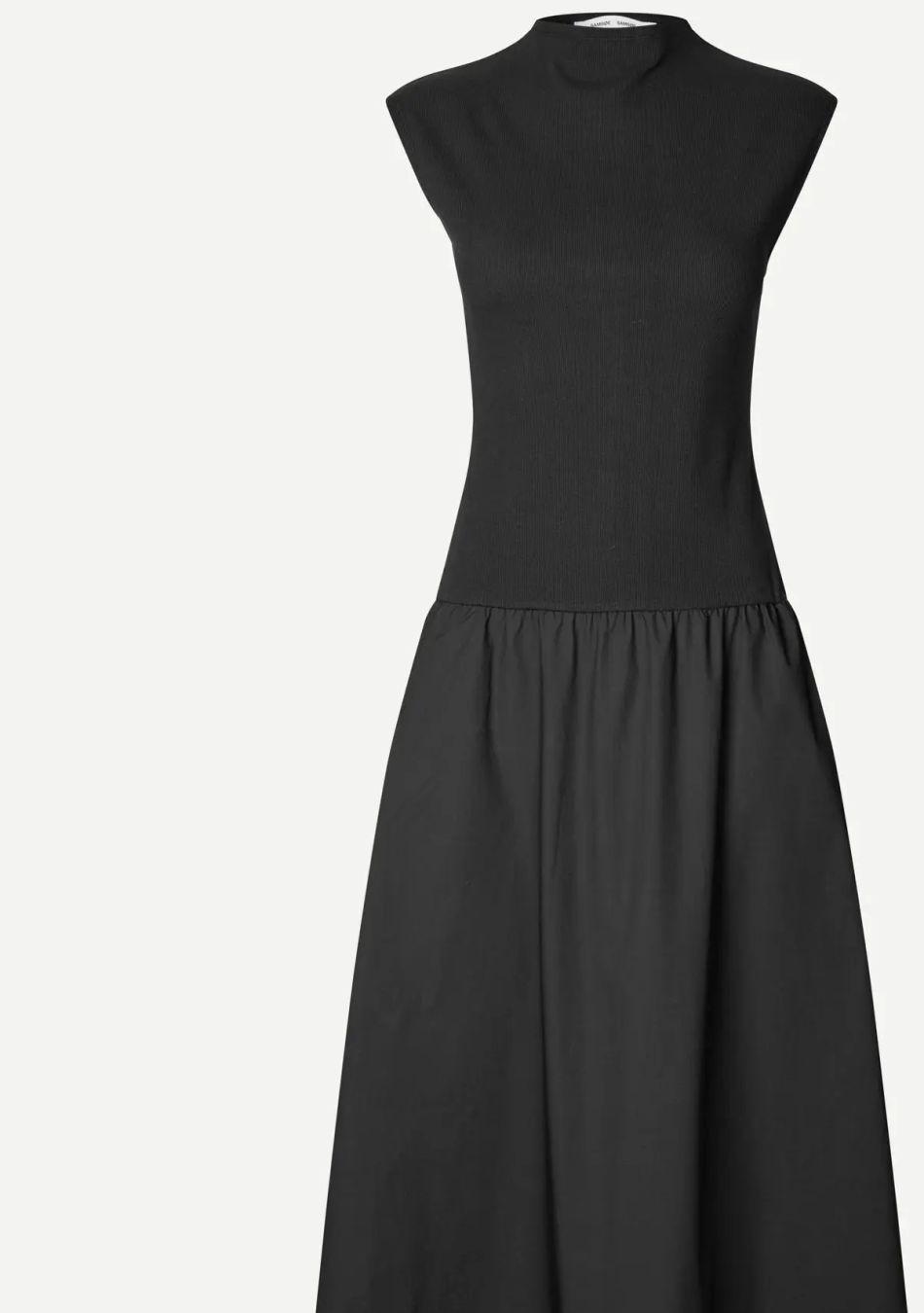 SAMSOE SAMSOE marca de moda escandinava con un diseño contemporáneo y minimalista.