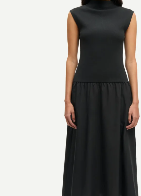 SAMSOE SAMSOE marca de moda escandinava con un diseño contemporáneo y minimalista.