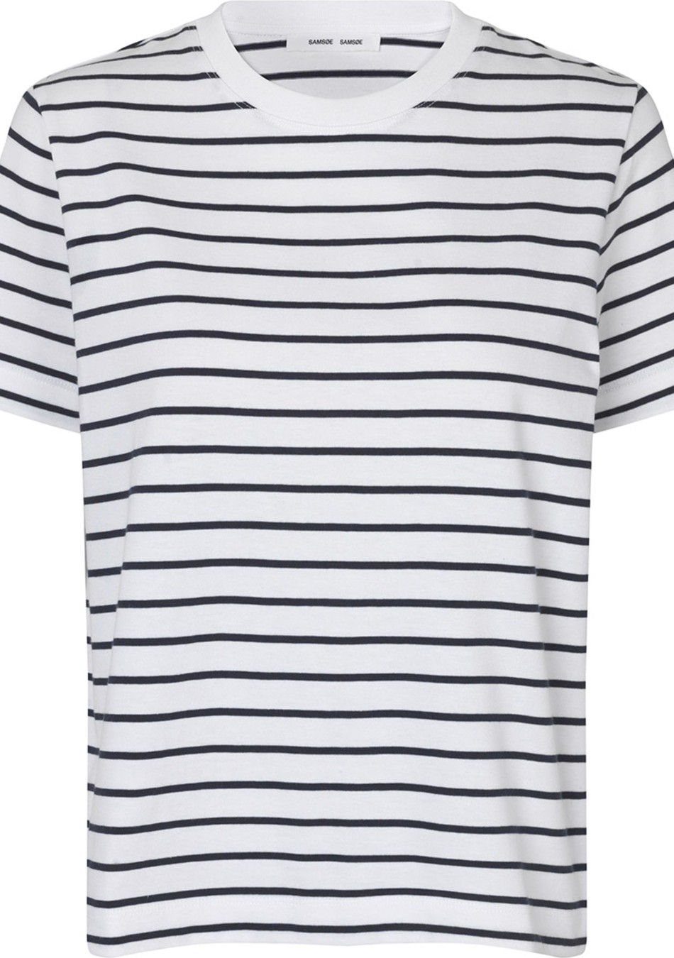 SAMSOE SAMSOE marca de moda escandinava con un diseño contemporáneo y minimalista.