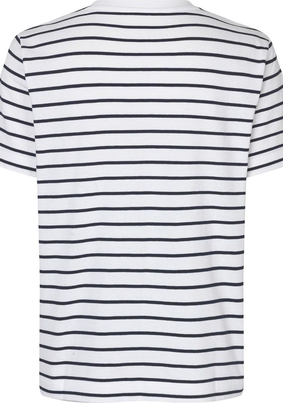 SAMSOE SAMSOE marca de moda escandinava con un diseño contemporáneo y minimalista.