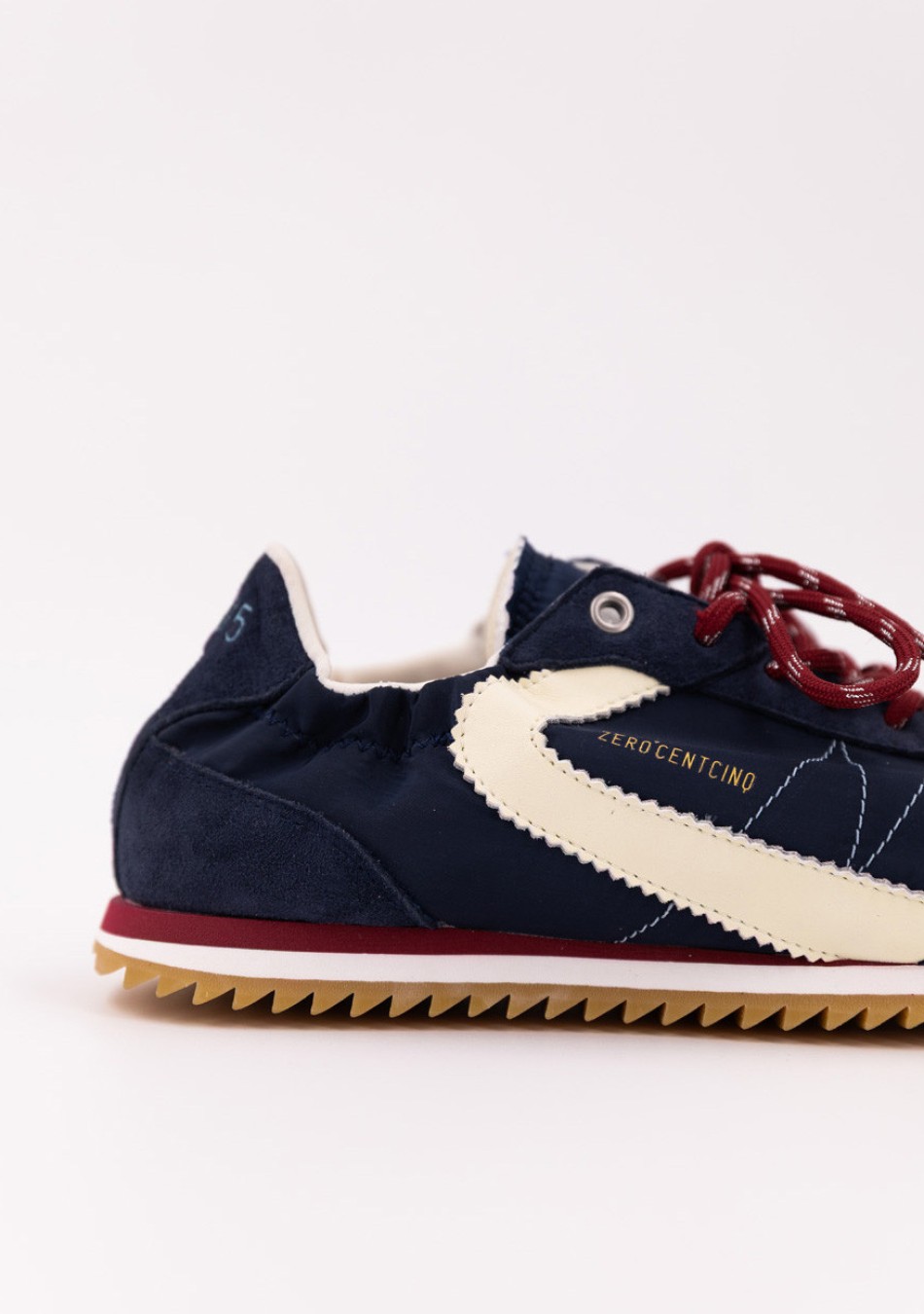 0-105 marca francesa de calzado con diseñó calidad y versatilidad