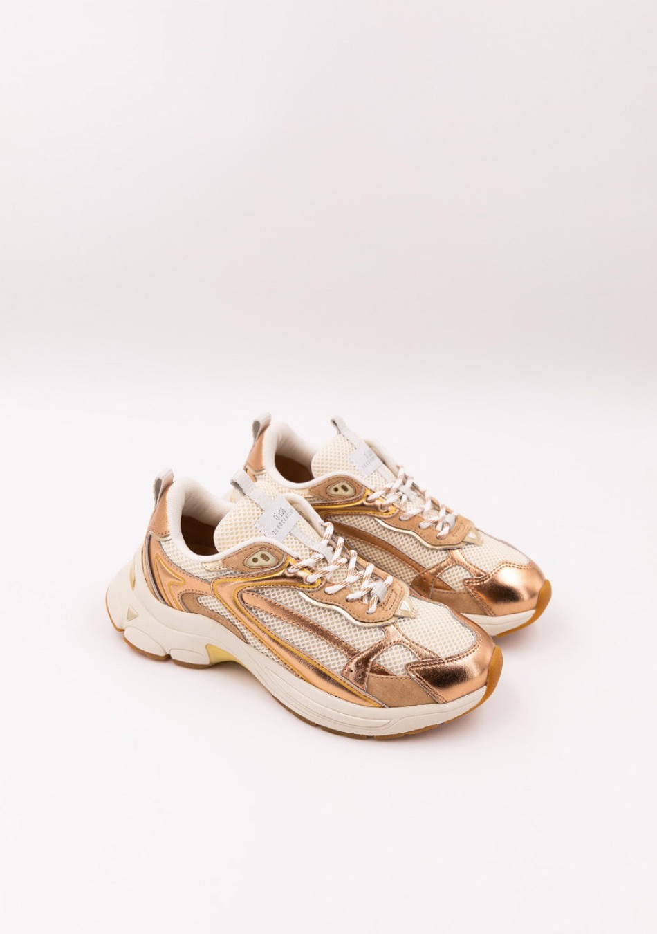 0-105 marca francesa de calzado con diseñó calidad y versatilidad