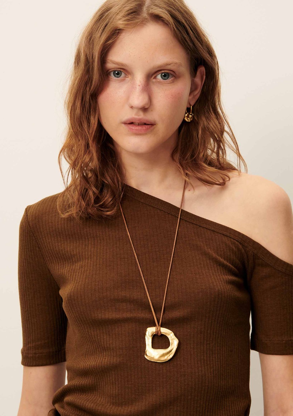 SESSÚN marca francesa de ropa de mujer con un estilo casual, femenino y minimal