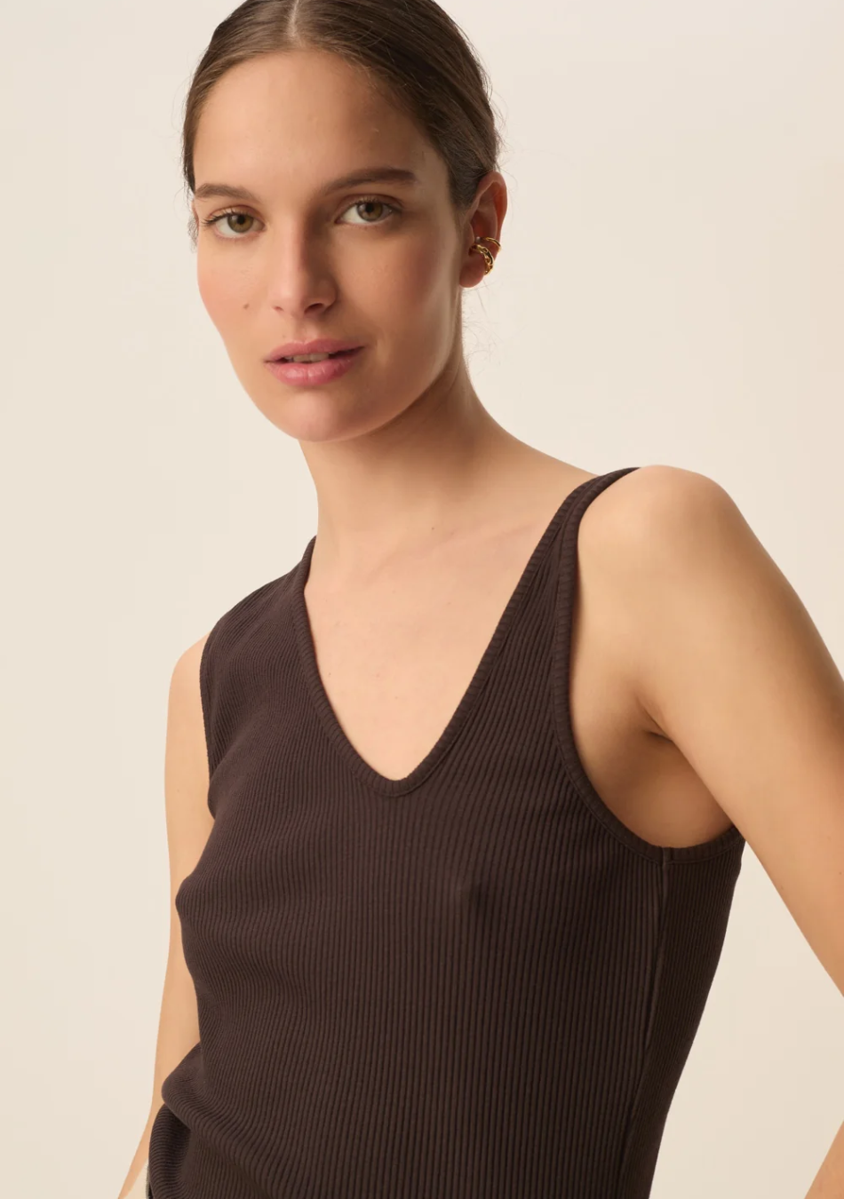 DES PETITS HAUTS marca que refleja la esencia del estilo parisino: femenino, delicado y atemporal.  Destaca por su diseño cuidad