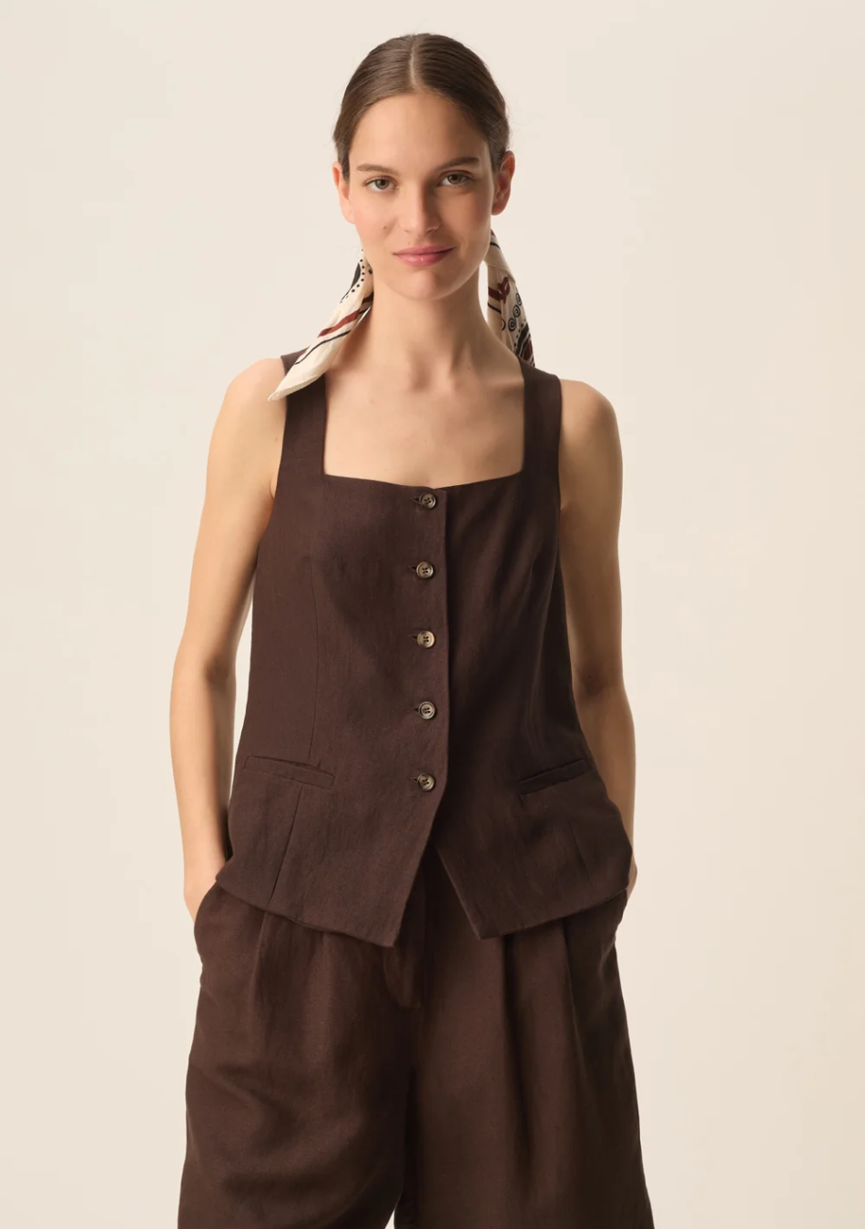 DES PETITS HAUTS marca que refleja la esencia del estilo parisino: femenino, delicado y atemporal.  Destaca por su diseño cuidad