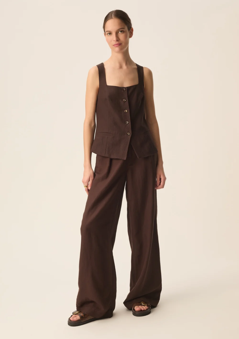 DES PETITS HAUTS marca que refleja la esencia del estilo parisino: femenino, delicado y atemporal.  Destaca por su diseño cuidad