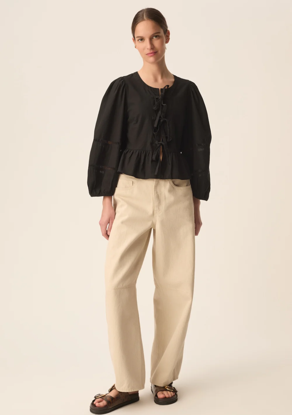 DES PETITS HAUTS marca que refleja la esencia del estilo parisino: femenino, delicado y atemporal.  Destaca por su diseño cuidad