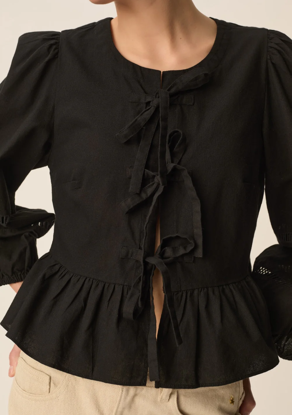 DES PETITS HAUTS marca que refleja la esencia del estilo parisino: femenino, delicado y atemporal.  Destaca por su diseño cuidad