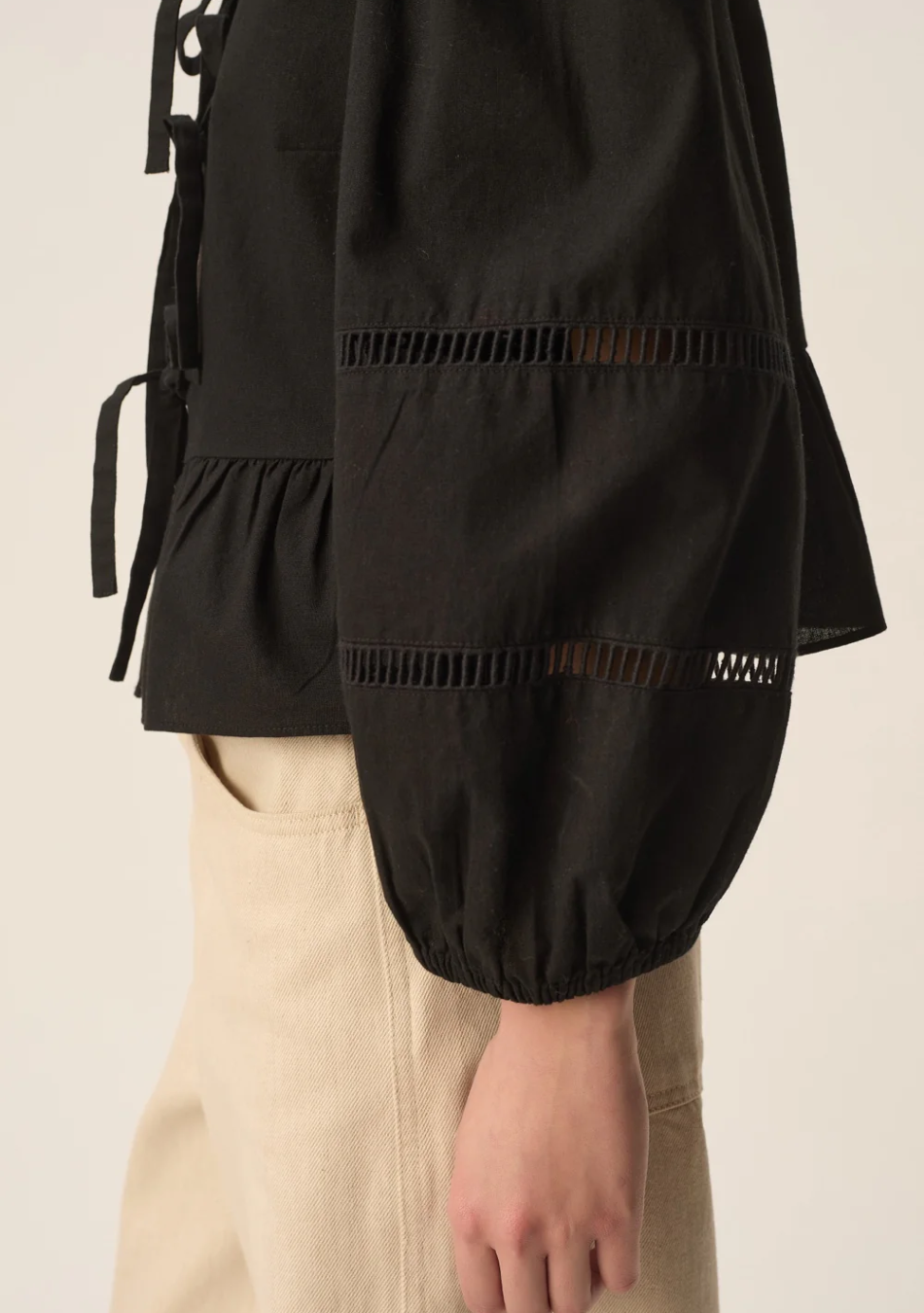 DES PETITS HAUTS marca que refleja la esencia del estilo parisino: femenino, delicado y atemporal.  Destaca por su diseño cuidad