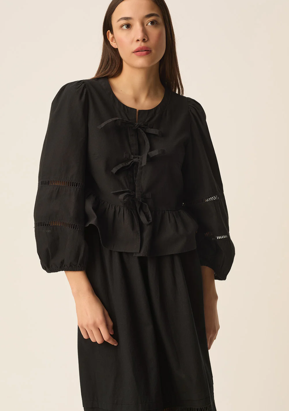 DES PETITS HAUTS marca que refleja la esencia del estilo parisino: femenino, delicado y atemporal.  Destaca por su diseño cuidad