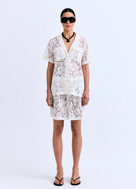 LOVE STORIES es una marca de lencería contemporánea que combina comodidad, estilo y feminidad. Especializada en prendas íntimas