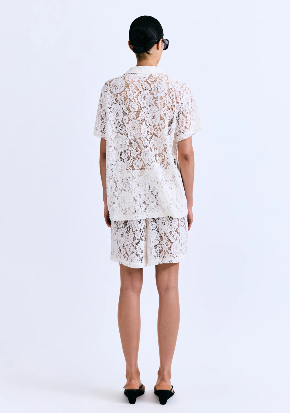 LOVE STORIES es una marca de lencería contemporánea que combina comodidad, estilo y feminidad. Especializada en prendas íntimas