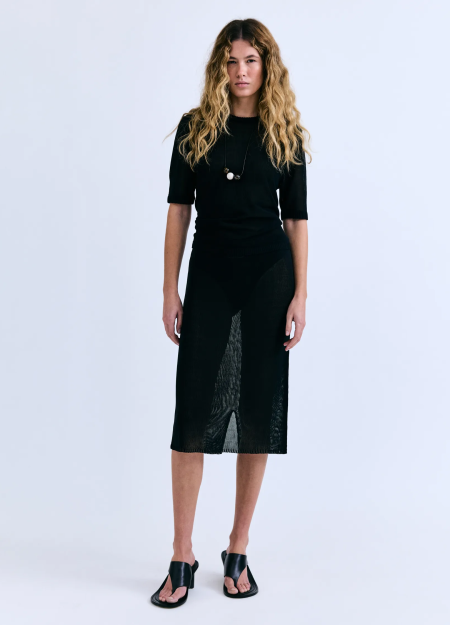 LOVE STORIES es una marca de lencería contemporánea que combina comodidad, estilo y feminidad. Especializada en prendas íntimas