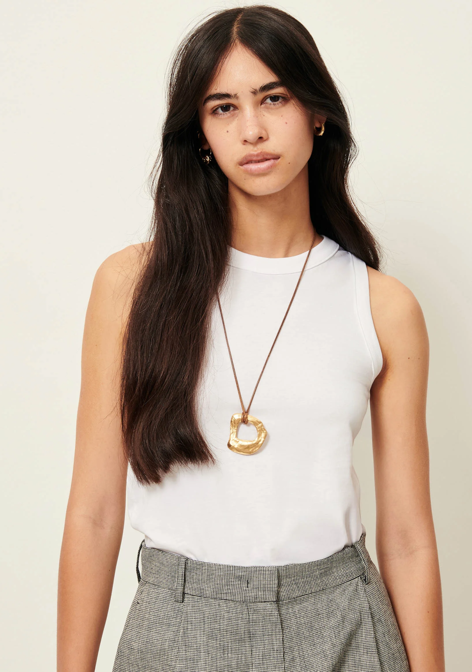 SESSÚN marca francesa de ropa de mujer con un estilo casual, femenino y minimal