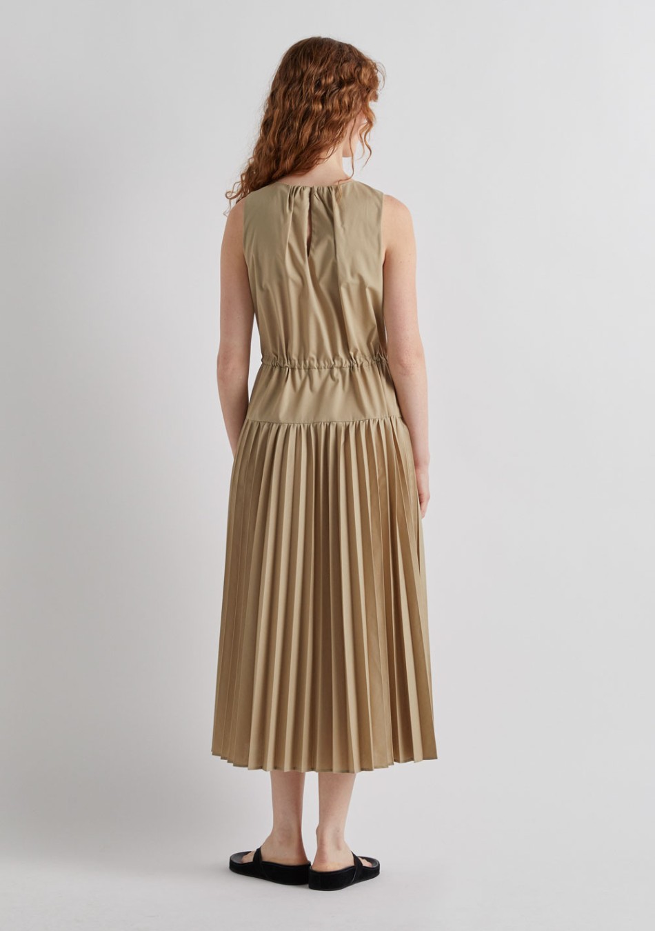 MMEIMEIJ marca de prendas elegantes, femeninas y fabricadas con tejidos de alta calidad que combinan diseño italiano, comodidad