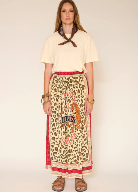 MKT es una marca que combina estilo urbano, comodidad y tendencia. Diseños versátiles para cualquier ocasión. Calidad, actitud y