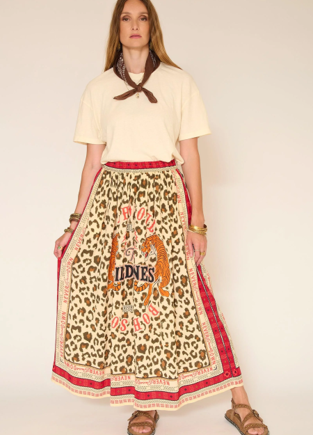 MKT es una marca que combina estilo urbano, comodidad y tendencia. Diseños versátiles para cualquier ocasión. Calidad, actitud y 2